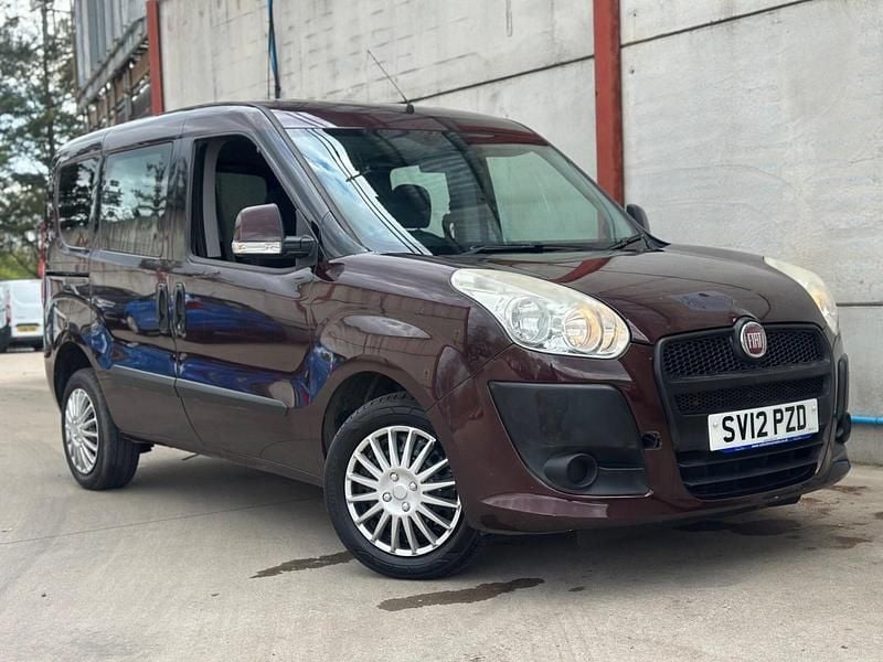 Used Fiat Doblò Active 95 HP (69 kW) 2012 Red MPV