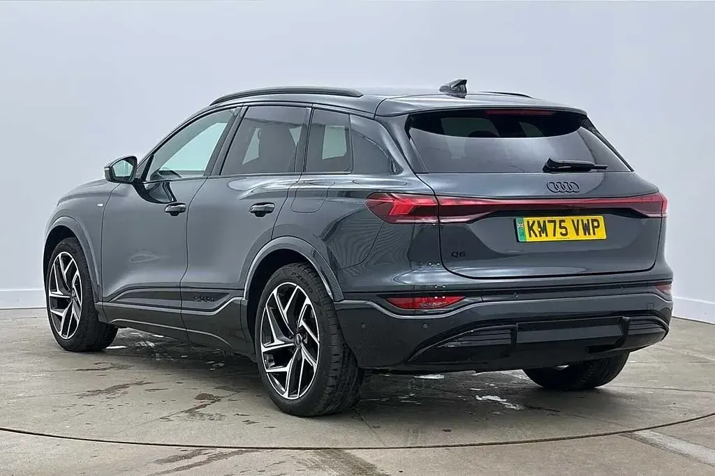 Używany Audi e-tron Performance 225 kW (306 KM) 2025 Szary SUV