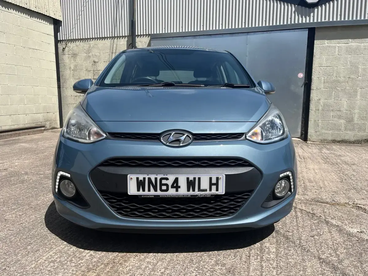 Used Hyundai i10 Premium 87 HP (63 kW) 2015 Blue Hatchback
