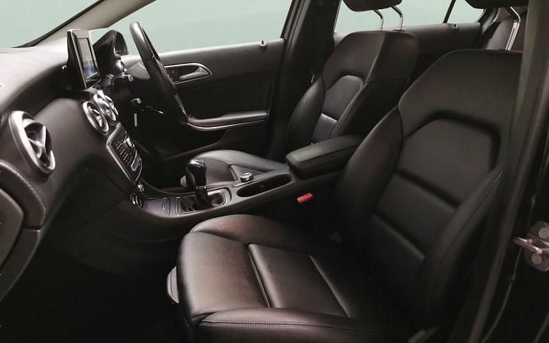 Used Mercedes A180 SE 122 HP (89 kW) 2018 Black Hatchback