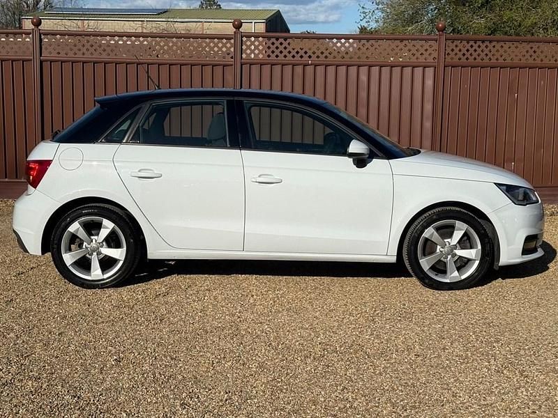 Used Audi A1 Sportback Sport 125 HP (91 kW) 2015 Glacier white Hatchback