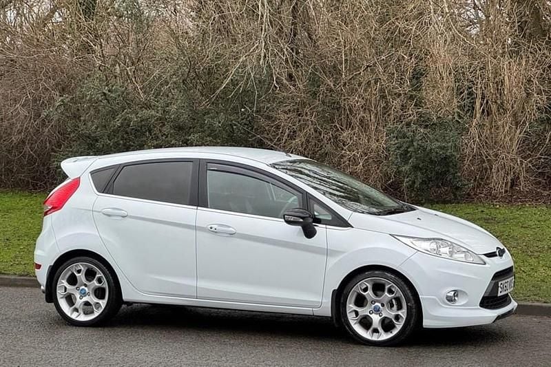 White Used 2010 Ford Fiesta Titanium Hatchback | £3,495 (Fair price) - Image 1/1