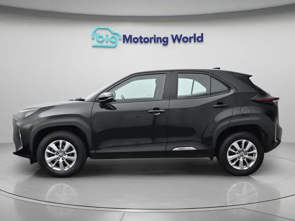 Used Toyota Yaris Cross 116 HP (85 kW) 2024 Black SUV