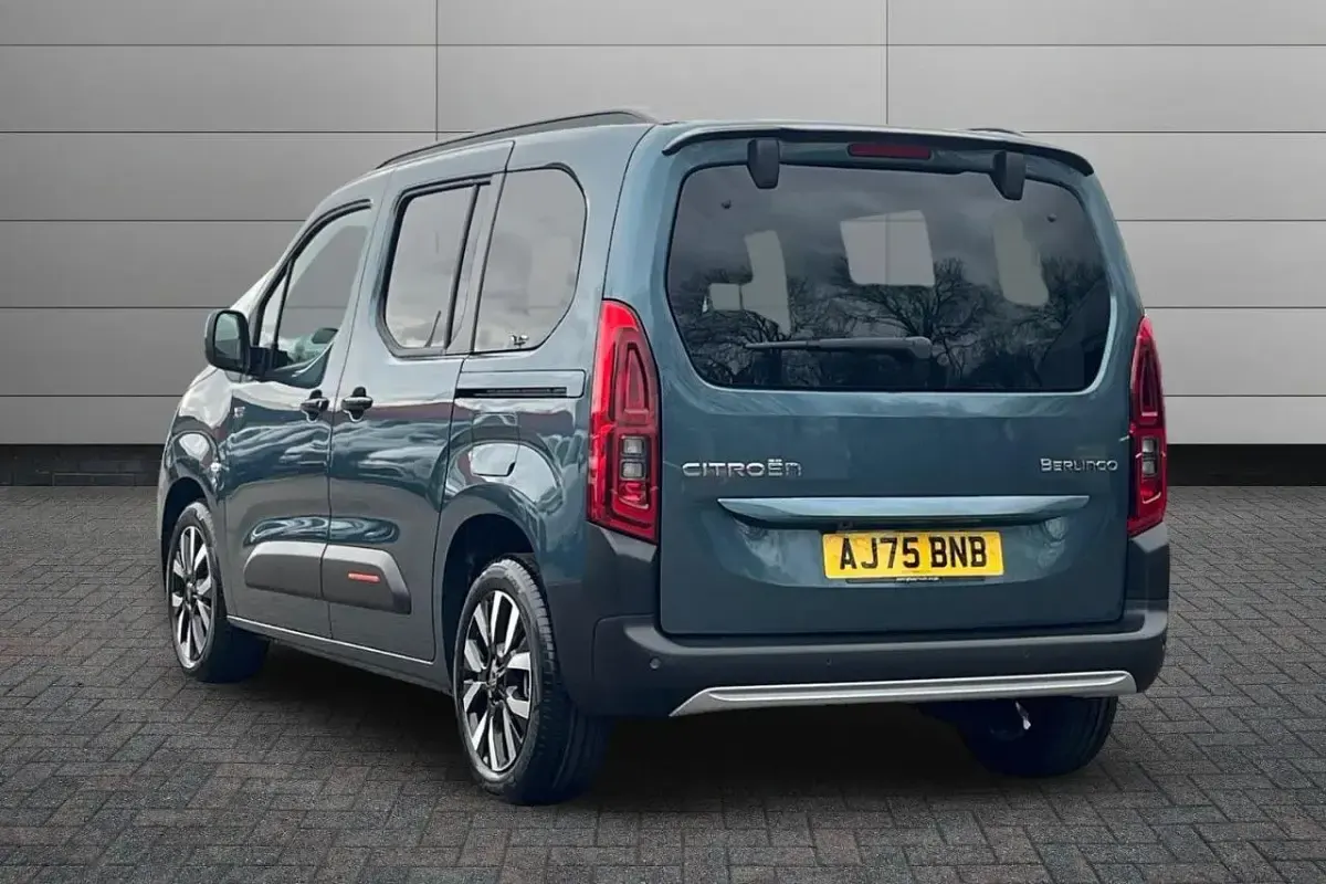 Used Citroën Berlingo 128 HP (94 kW) 2026 Blue MPV