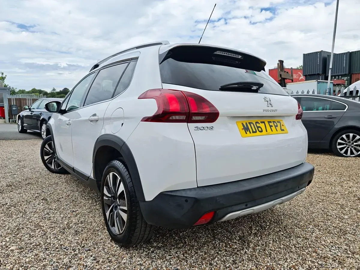 Used Peugeot 2008 Allure 80 HP (58 kW) 2018 White SUV