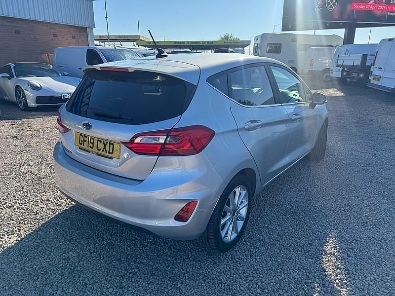 Usado Ford Fiesta Titanium 100 HP (73 kW) 2019 Prateado Citadino