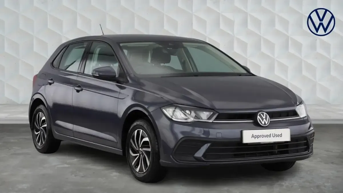 Usado VW Polo Life 95 HP (69 kW) 2024 Cinzento Citadino