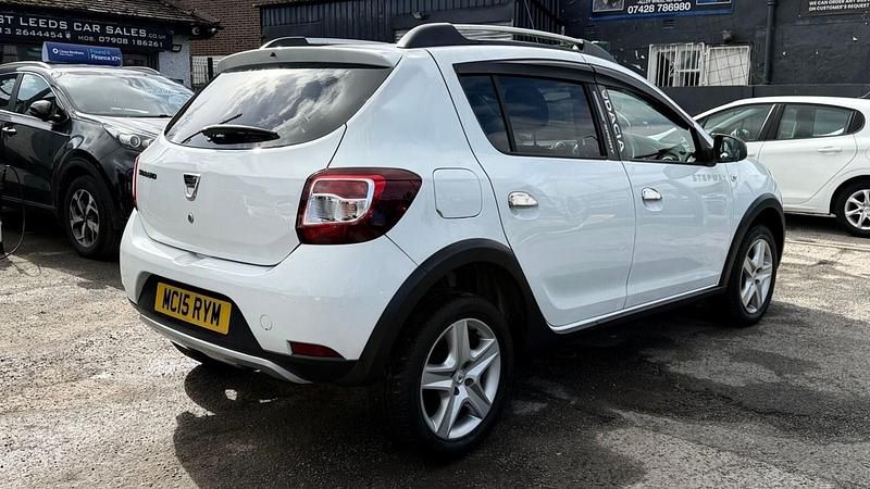Used Dacia Sandero Ambiance 90 HP (66 kW) 2015 White Hatchback