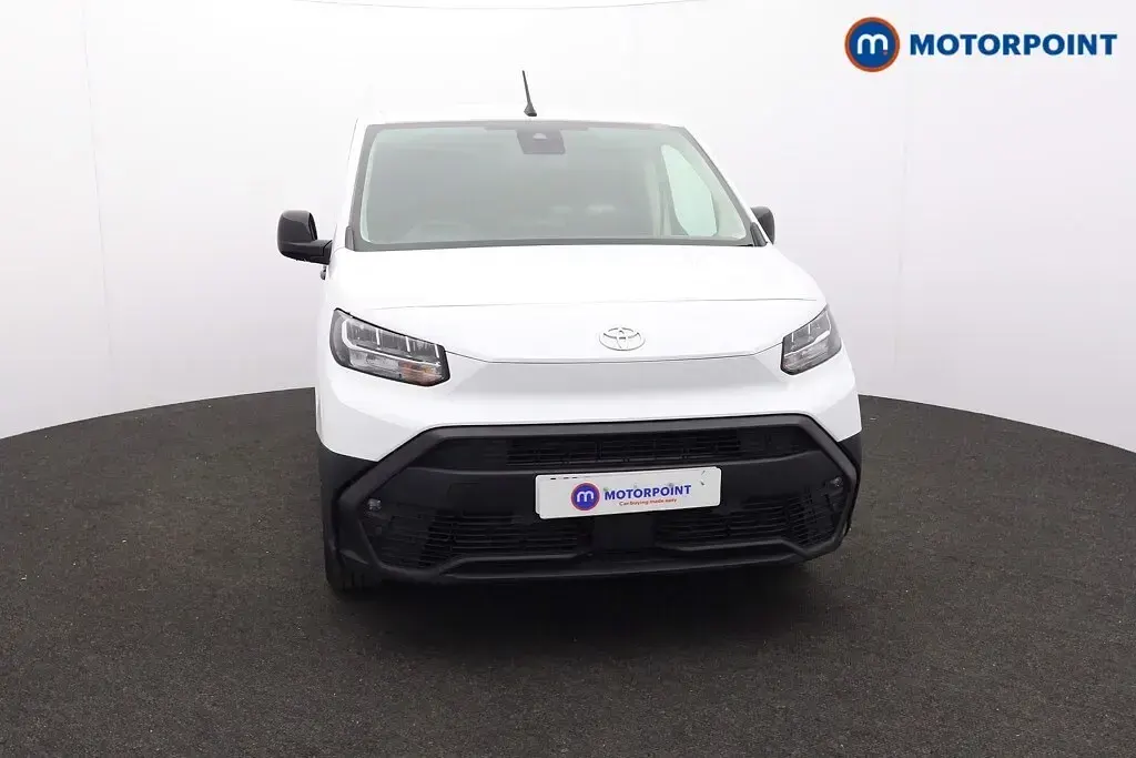 Used Toyota Proace 120 HP (88 kW) 2025 White MPV