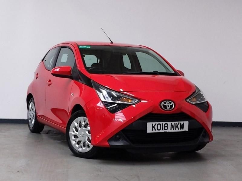Used Toyota Aygo X-play 72 HP (52 kW) 2018 Red Hatchback