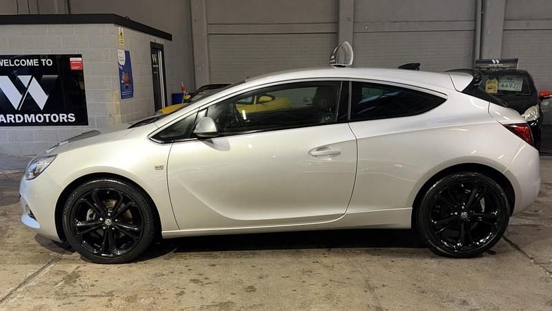 Used Vauxhall Astra GTC Edition 140 HP (102 kW) 2016 Silver Coupe