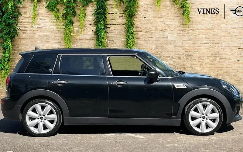 Used Mini Cooper Clubman Exclusive 136 HP (100 kW) 2022 Black Estate
