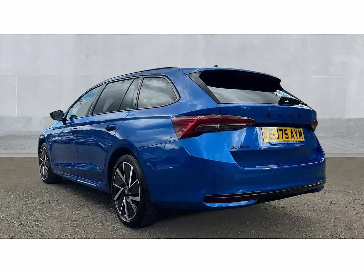 Used Skoda Octavia SportLine 147 HP (108 kW) 2025 Blue Estate