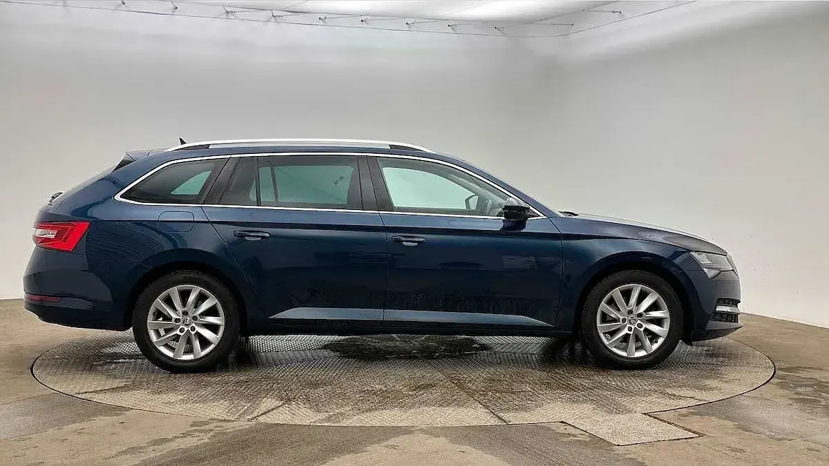 Used Skoda Superb SE Technology 110 HP (80 kW) 2022 Petrol blue metallic Estate
