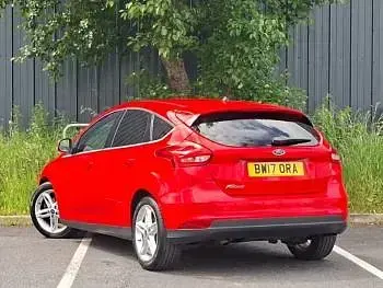 Used Ford Focus Titanium 120 HP (88 kW) 2017 Red Hatchback