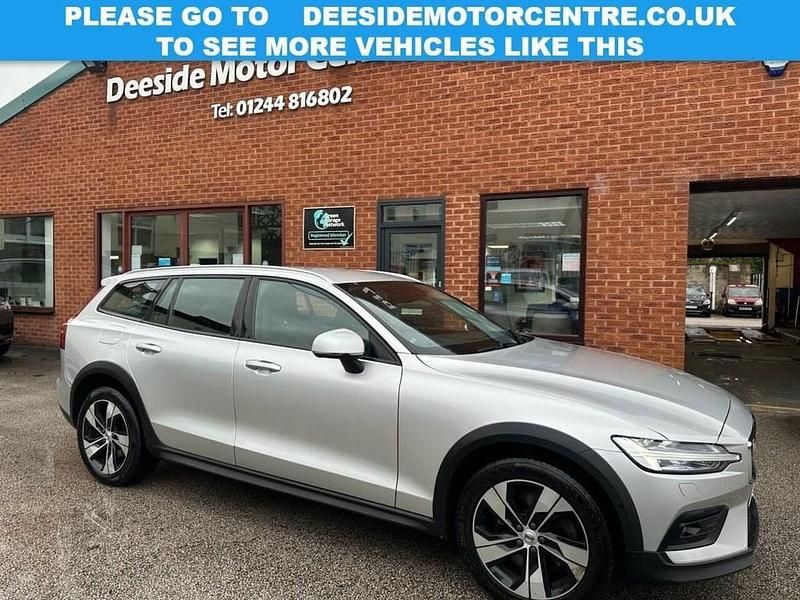 Used Volvo V60 CC Plus 190 HP (139 kW) 2020 Silver Estate