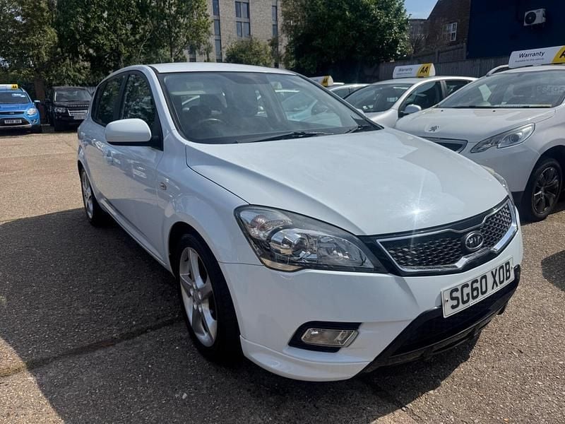 White Used 2010 Kia Ceed 3 Hatchback | £2,495 - Image 1/4