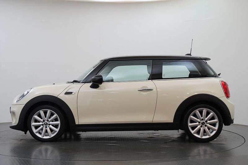 Usado Mini Cooper Classic 134 HP (98 kW) 2019 Branco Citadino