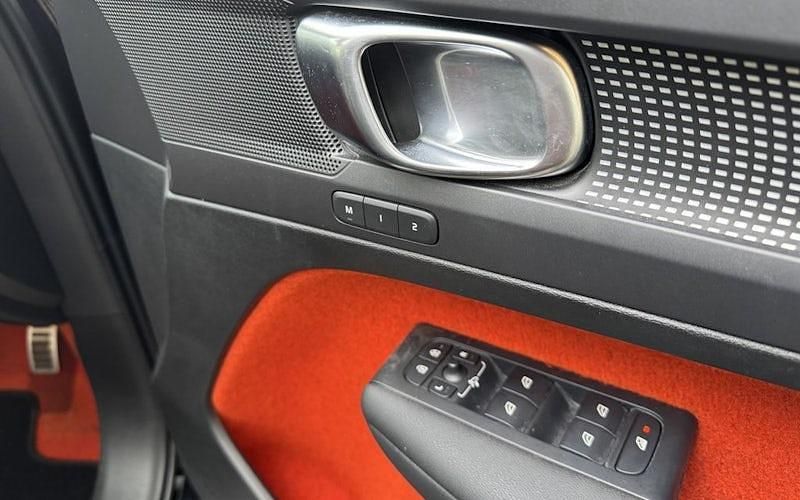 Used Volvo XC40 R-Design 190 HP (139 kW) 2020 Black SUV