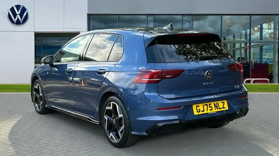 Used VW Golf VIII R-line 150 HP (110 kW) 2025 Georgia blue metallic