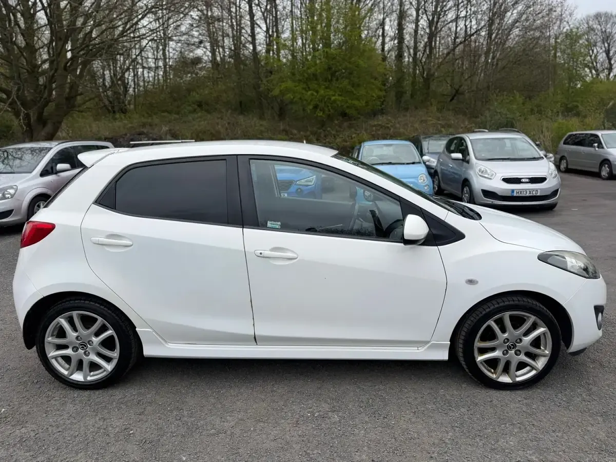 Used Mazda 2 82 HP (60 kW) 2014 White Hatchback