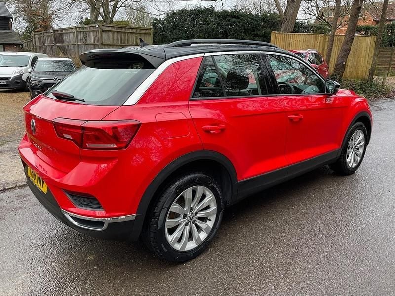 Used VW T-Roc SE 115 HP (84 kW) 2018 Red SUV