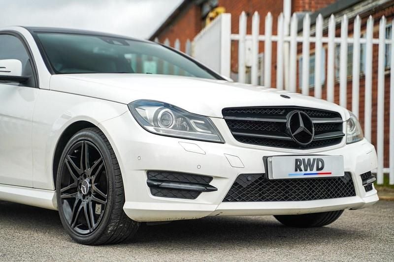 Used Mercedes C220 AMG 170 HP (125 kW) 2012 White Coupe