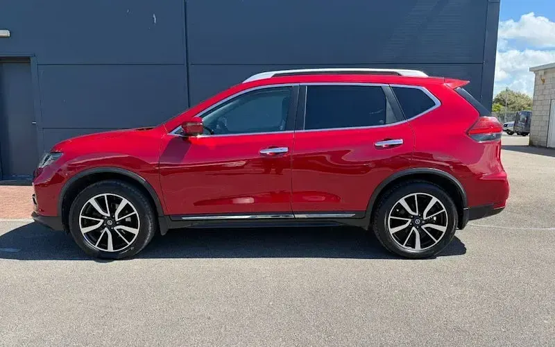 Used Nissan X-Trail Tekna 150 HP (110 kW) 2019 Red SUV