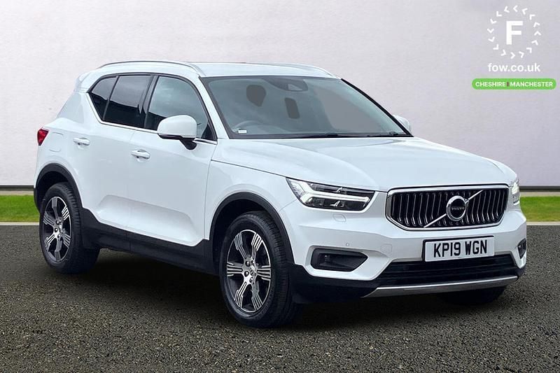 White Used 2019 Volvo XC40 Inscription SUV | £18,699 (Good price) - Image 1/4