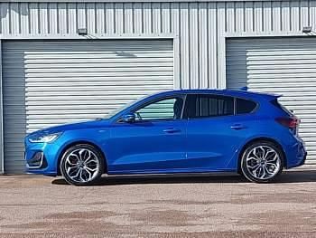 Gebraucht Ford Focus ST-Line 155 PS (114 kW) 2022 Blau Kleinwagen