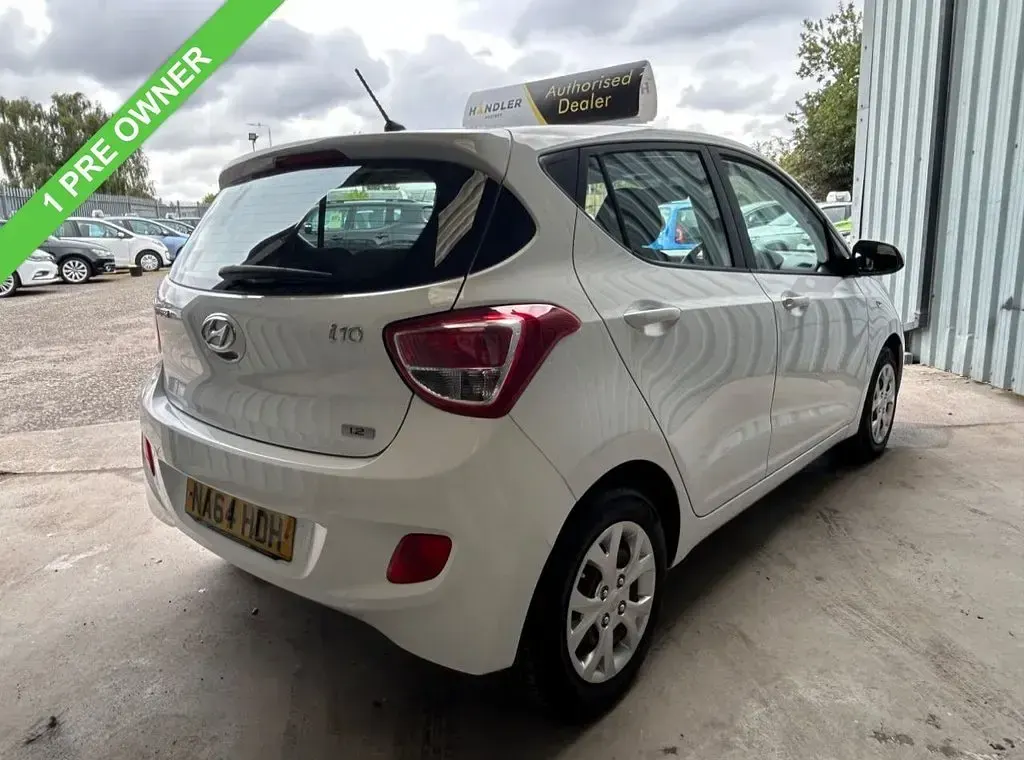 Used Hyundai i10 SE 87 HP (63 kW) 2014 White Hatchback