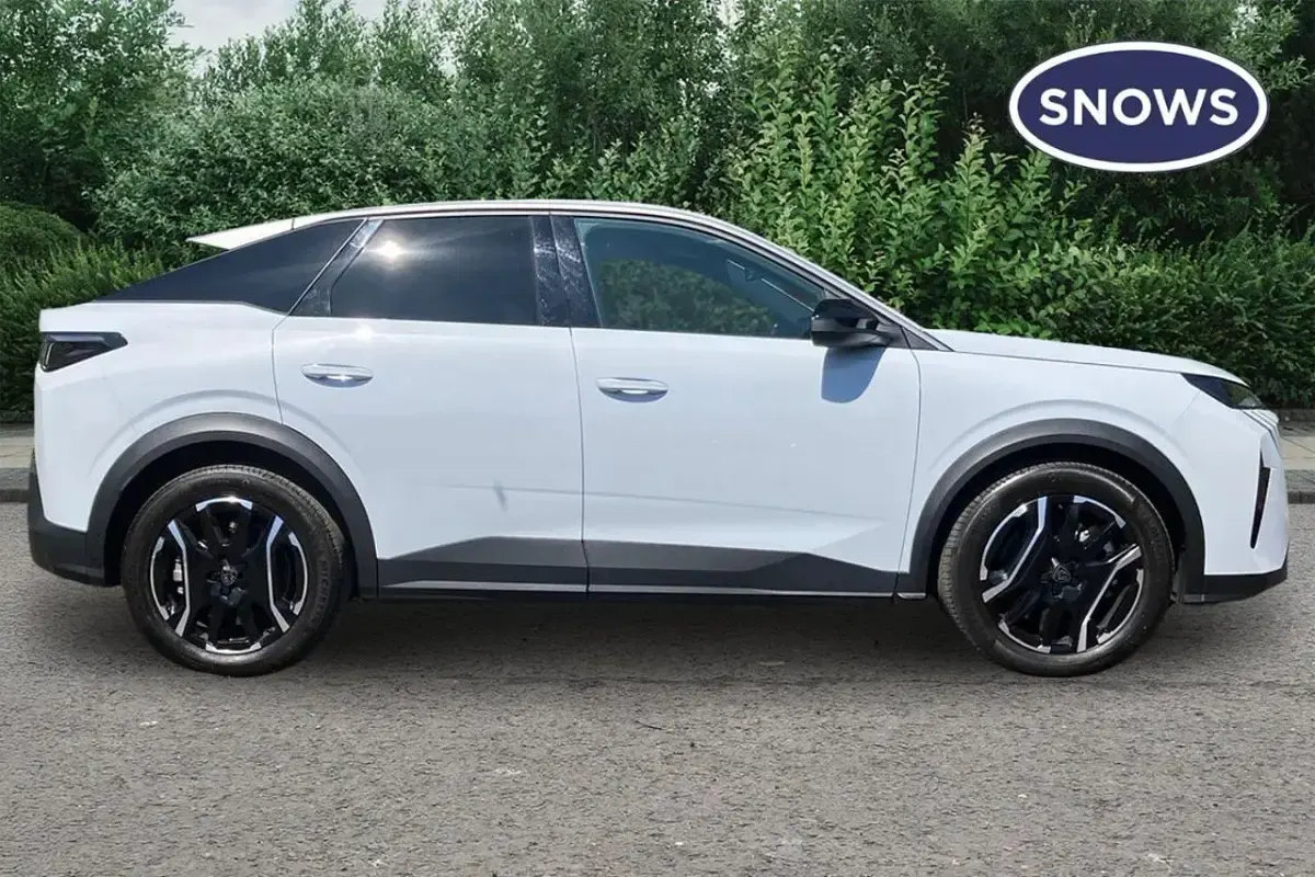 Used Peugeot e-3008 Allure 156 kW (213 HP) 2025 White SUV