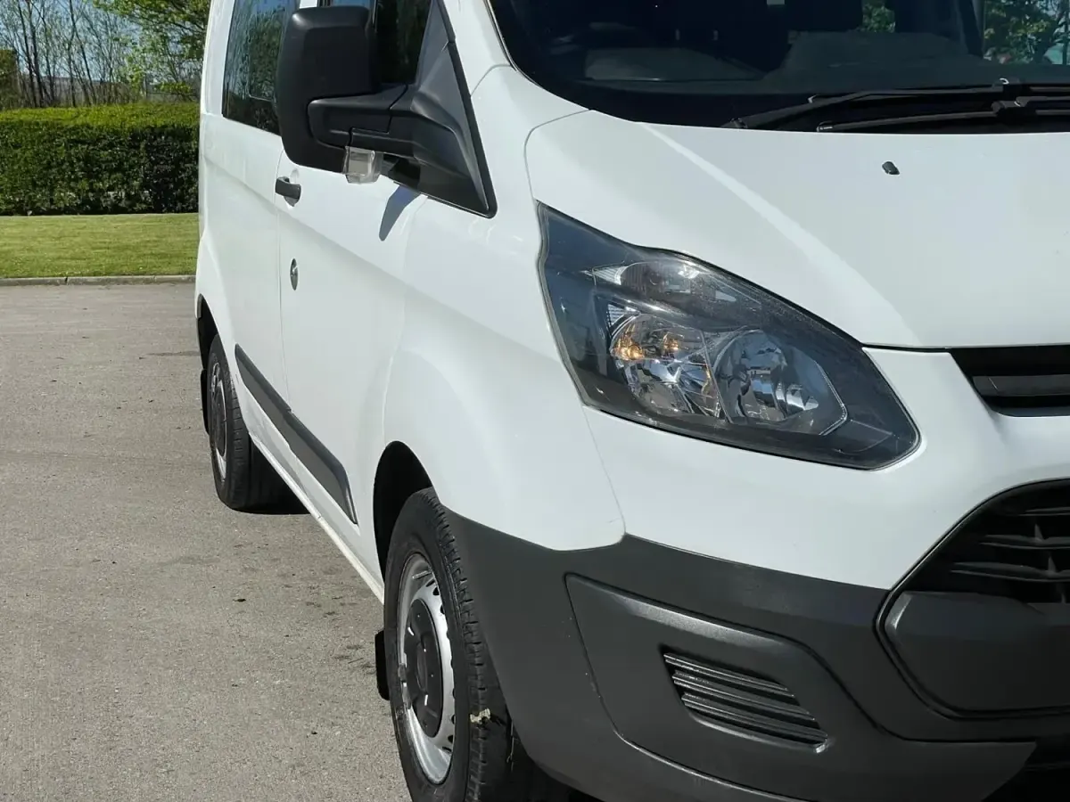 Usado Ford Transit Custom 100 HP (73 kW) 2015 Branco Van