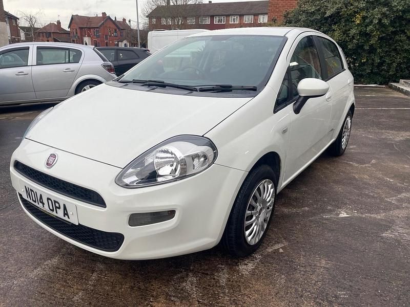 Used Fiat Punto Pop 69 HP (50 kW) 2014 White Hatchback