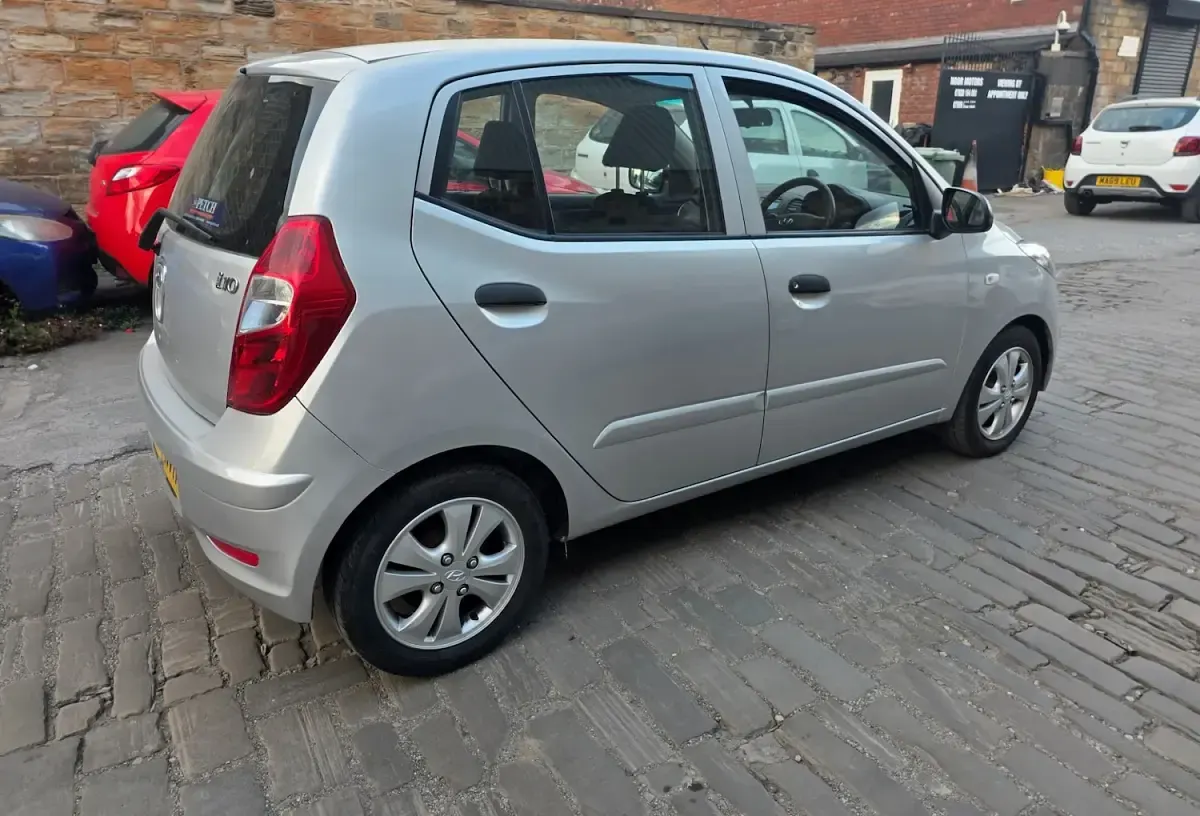 Used Hyundai i10 Classic 85 HP (62 kW) 2014 Silver Hatchback