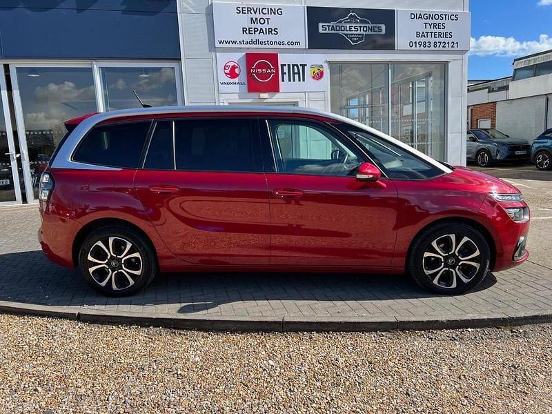 Used Citroën C4 SpaceTourer Flair 127 HP (93 kW) 2020 Red MPV