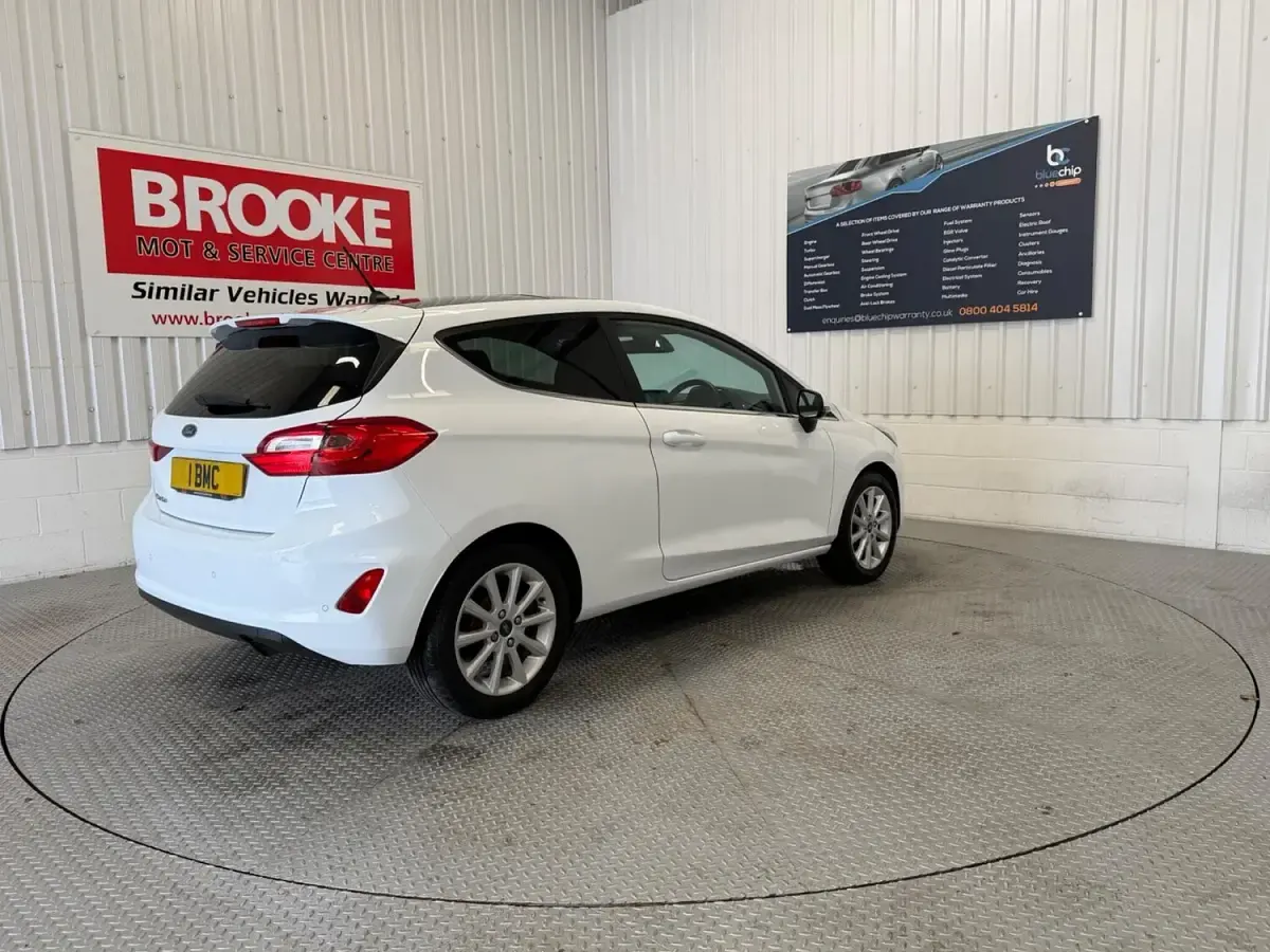 Used Ford Fiesta Titanium 100 HP (73 kW) 2018 White Hatchback