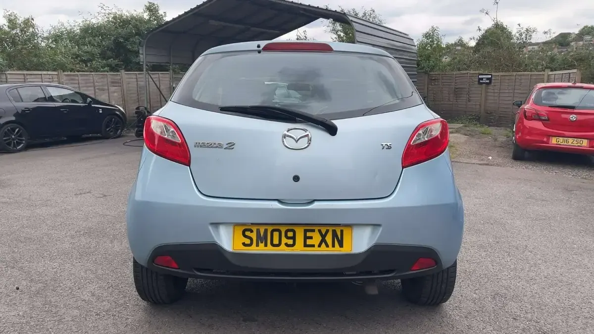 Used Mazda 2 68 HP (50 kW) 2009 Blue Hatchback