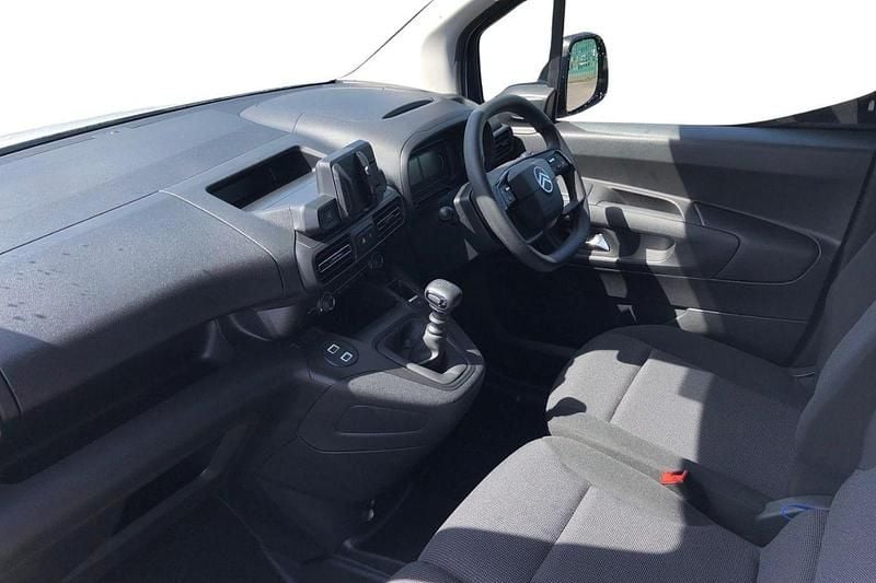 White New 2025 Citroën Berlingo MPV | £15,990 (Super price) - Image 1/4