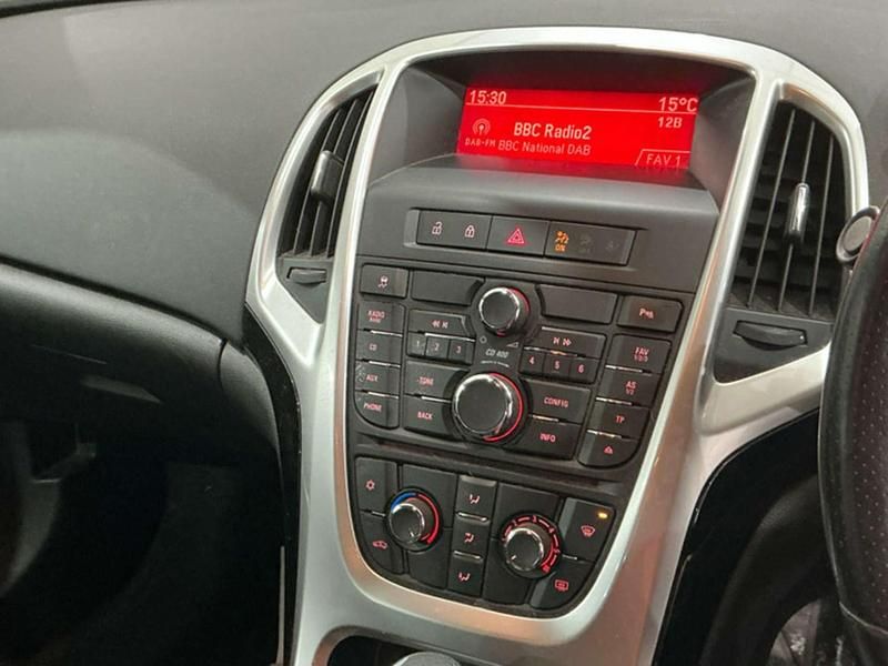 Used Vauxhall Astra GTC SRi 165 HP (121 kW) 2013 Red Coupe