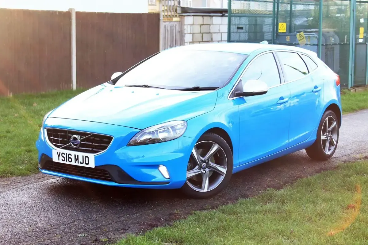 Käytetty Volvo V40 R-Design 2016 Sininen Viistoperä