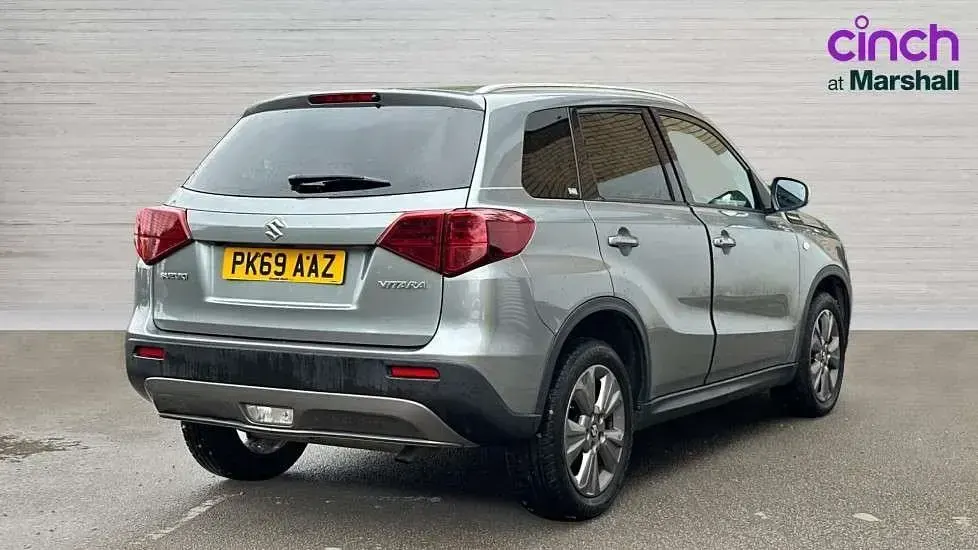 Käytetty Suzuki Vitara SZ-T 140 HP (102 kW) 2019 Harmaa Katumaasturi