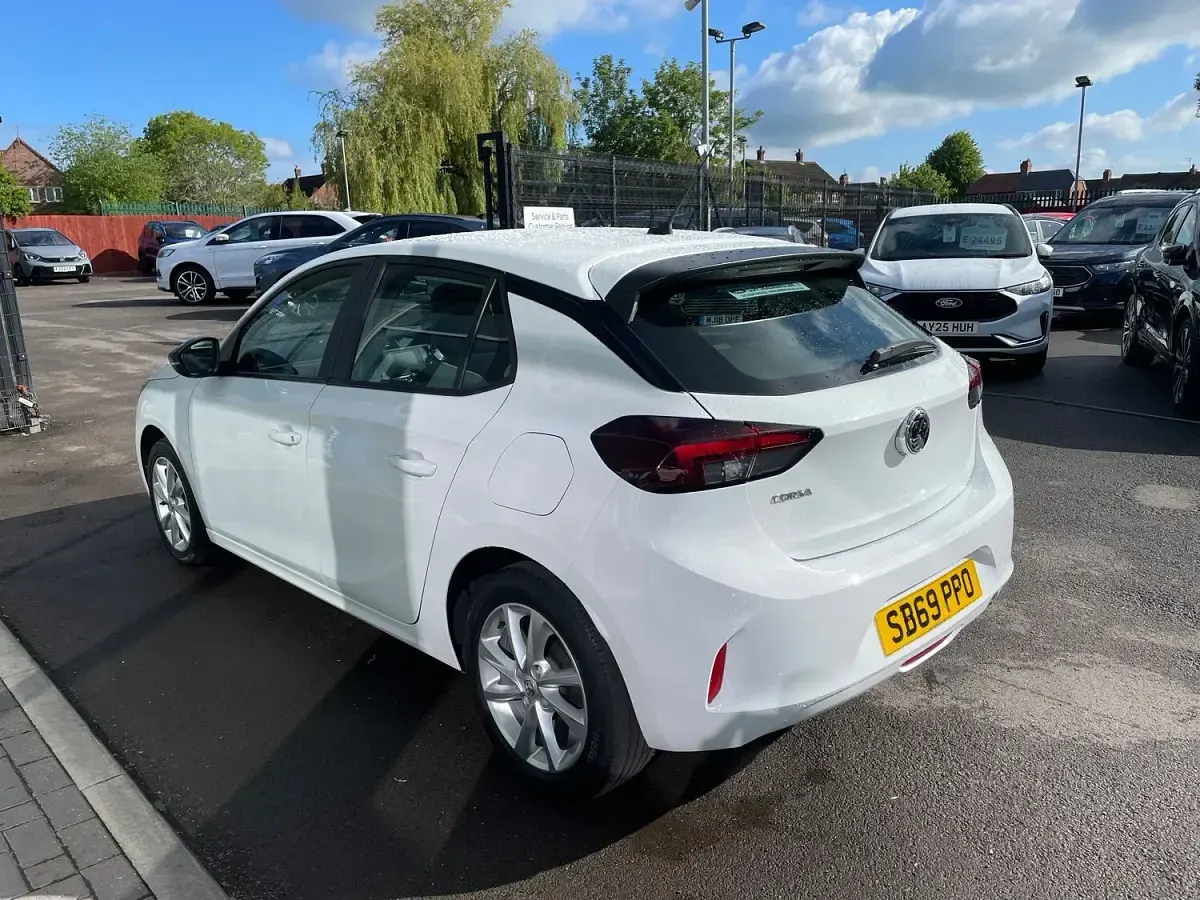Used Vauxhall Corsa 75 HP (55 kW) 2019 White Hatchback