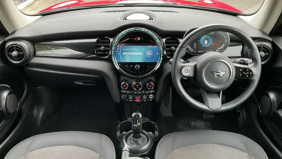 Używany Mini Cooper Classic 134 KM (98 kW) 2023 Czerwony Hatchback