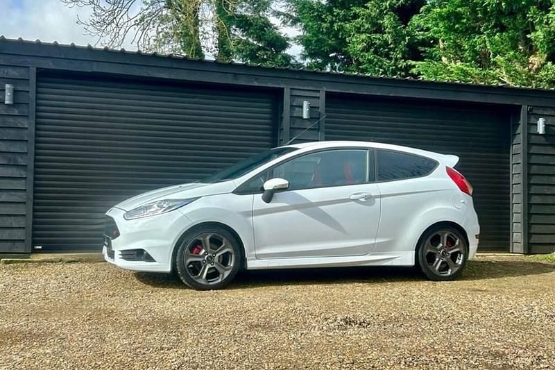 Used Ford Fiesta ST 182 HP (133 kW) 2017 White Hatchback