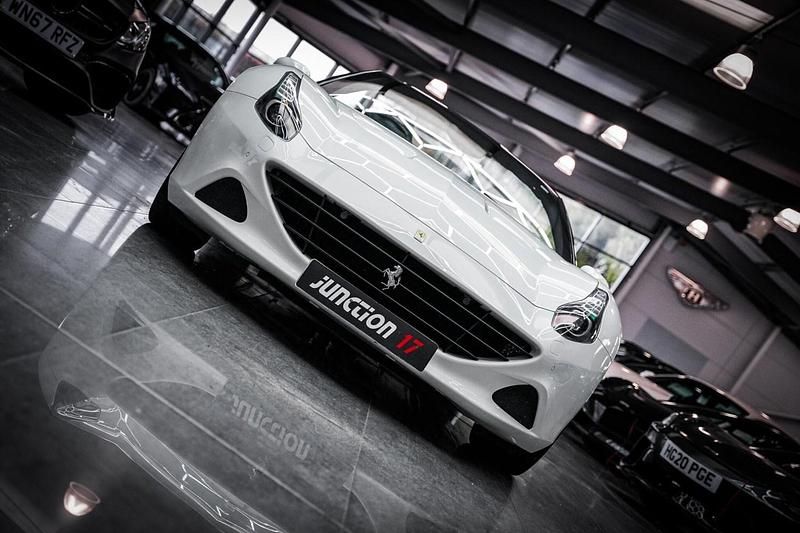 Used Ferrari California 560 HP (411 kW) 2015 White Cabriolet