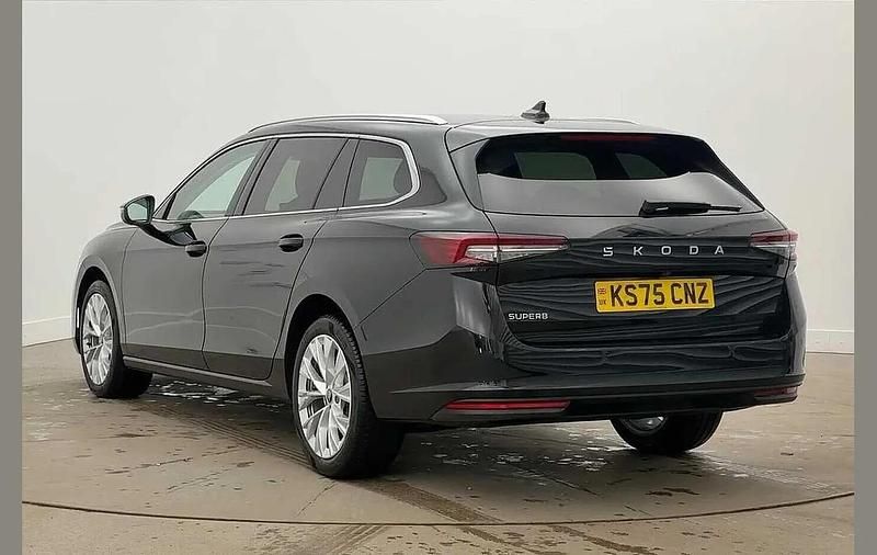 Usado Skoda Superb SE L 150 CV (110 kW) 2026 Negro Familiar