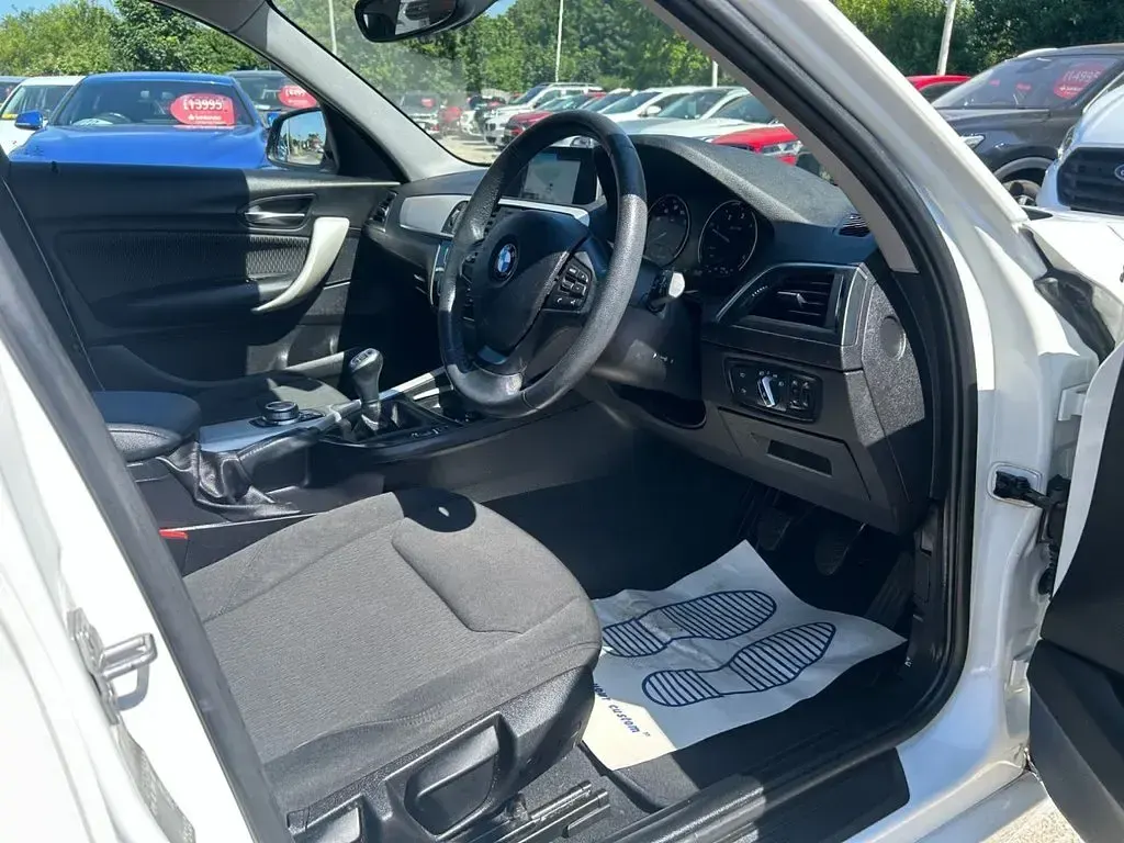 Used BMW 118 Performance 150 HP (110 kW) 2018 White Hatchback