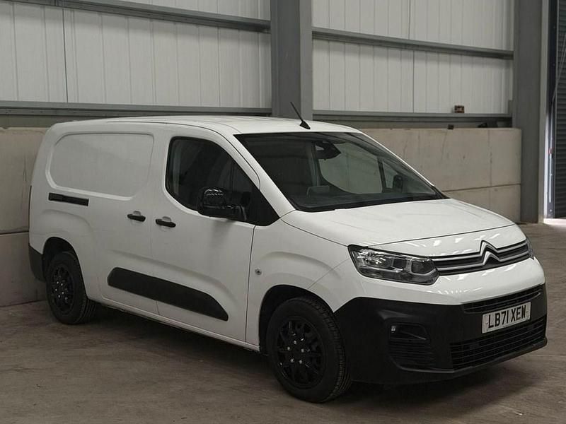 Used Citroën Berlingo 100 HP (73 kW) 2021 White MPV