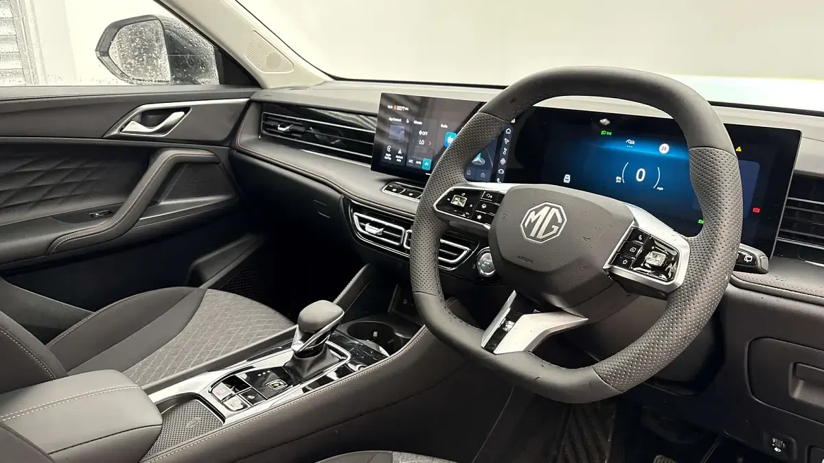 New MG HS SE 224 HP (164 kW) 2025 Metallic  black pearl SUV